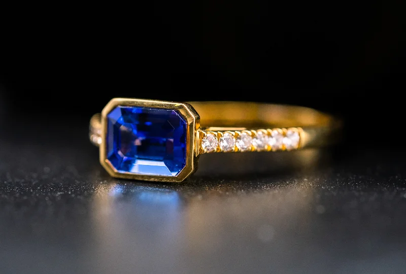 initial gold wave chokers-18k Yellow Gold Tanzanite and Diamond Ring